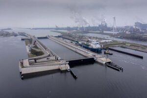 Крупнейший в мире канальный шлюз открыт в Нидерландах